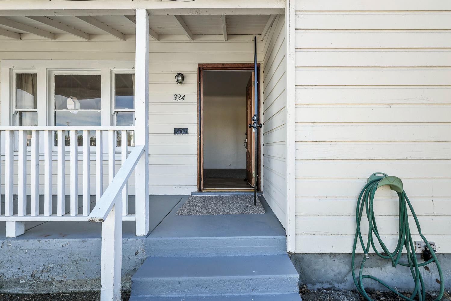 324 Coolidge St, Coalinga, CA 93210