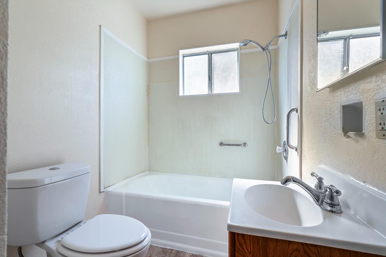 324 Coolidge St, Coalinga, CA 93210