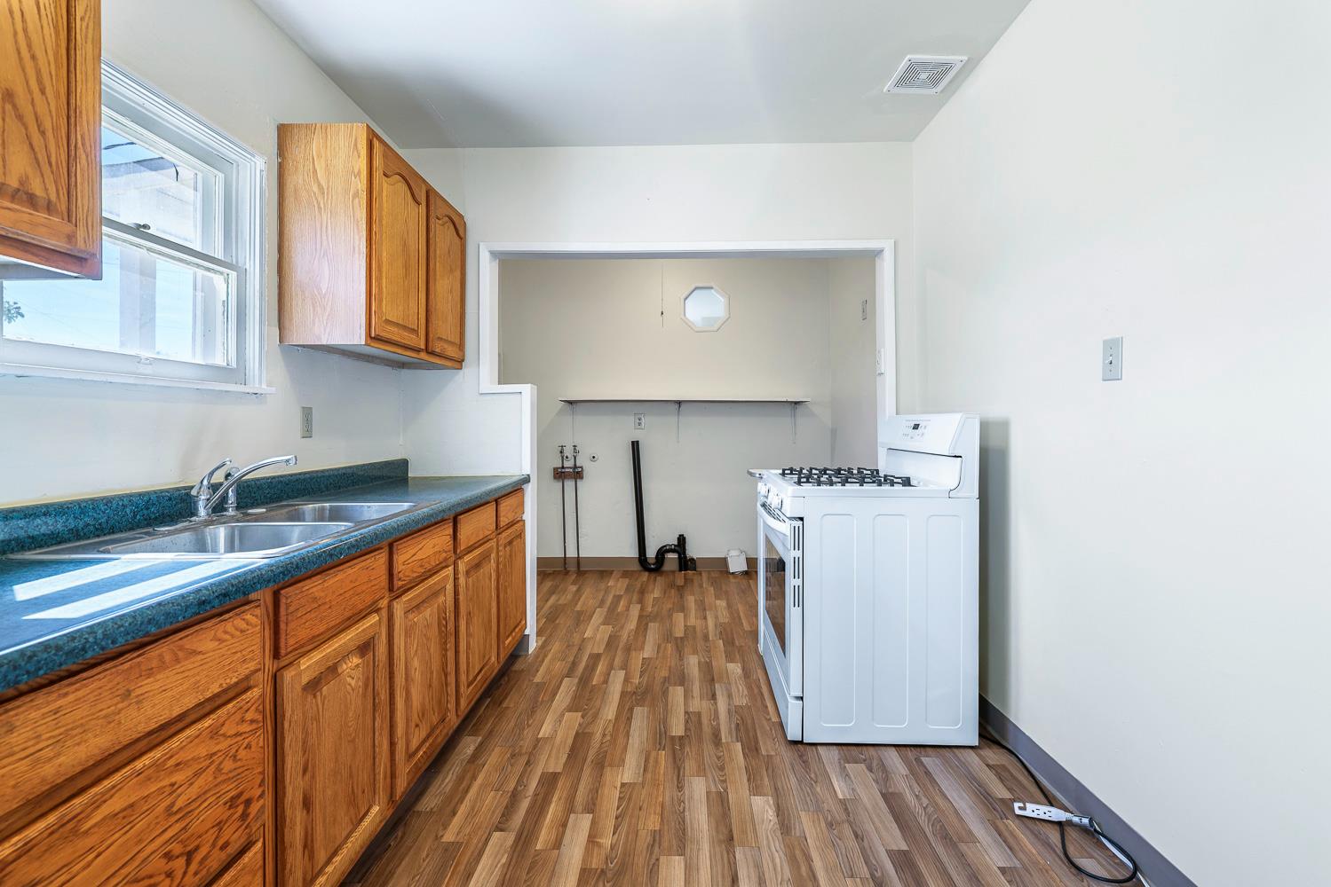 324 Coolidge St, Coalinga, CA 93210