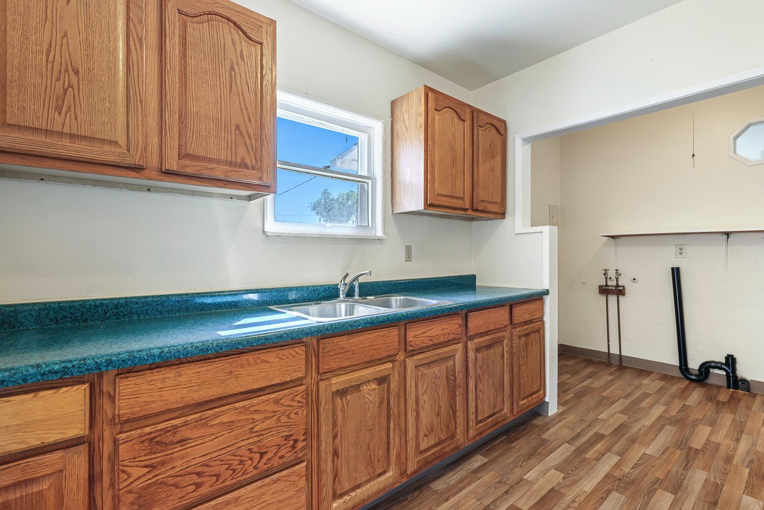 324 Coolidge St, Coalinga, CA 93210