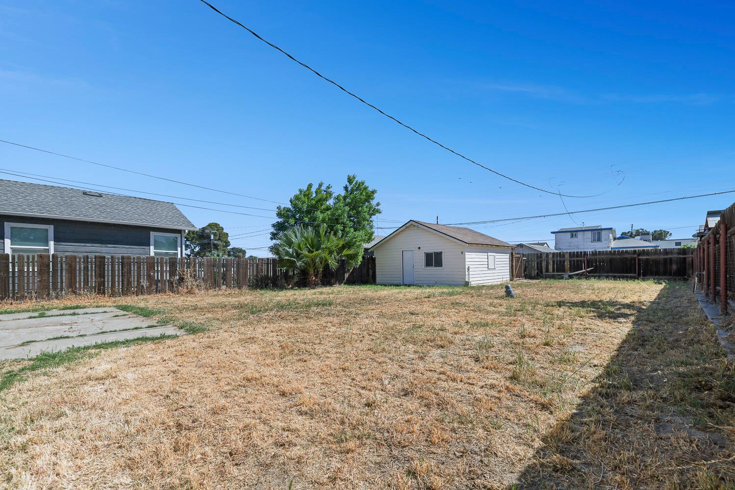 324 Coolidge St, Coalinga, CA 93210