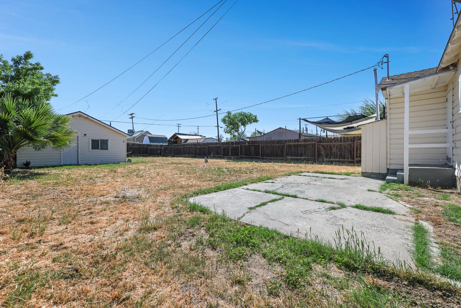 324 Coolidge St, Coalinga, CA 93210