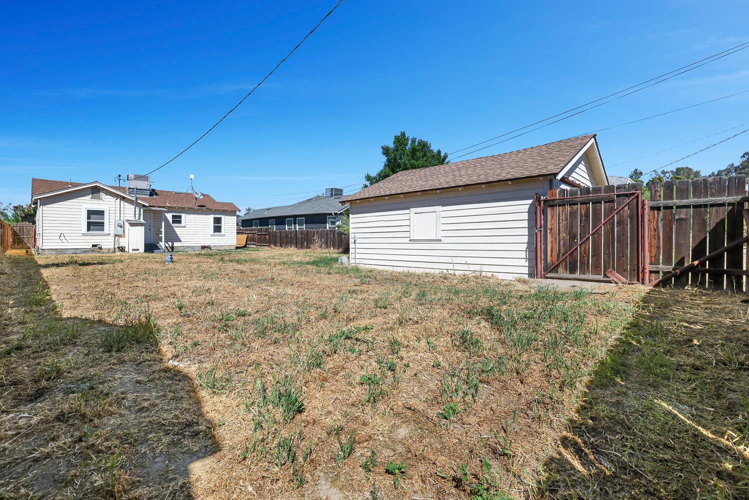 324 Coolidge St, Coalinga, CA 93210