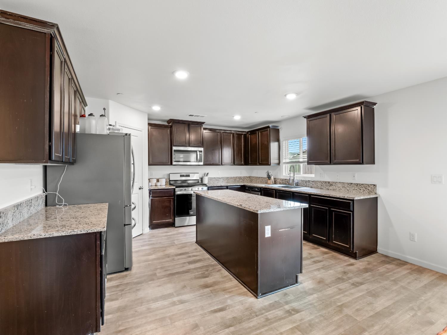 3637 N Mccaffrey Ave, Fresno, CA 93722