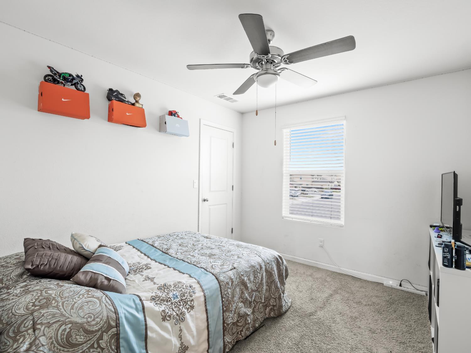 3637 N Mccaffrey Ave, Fresno, CA 93722