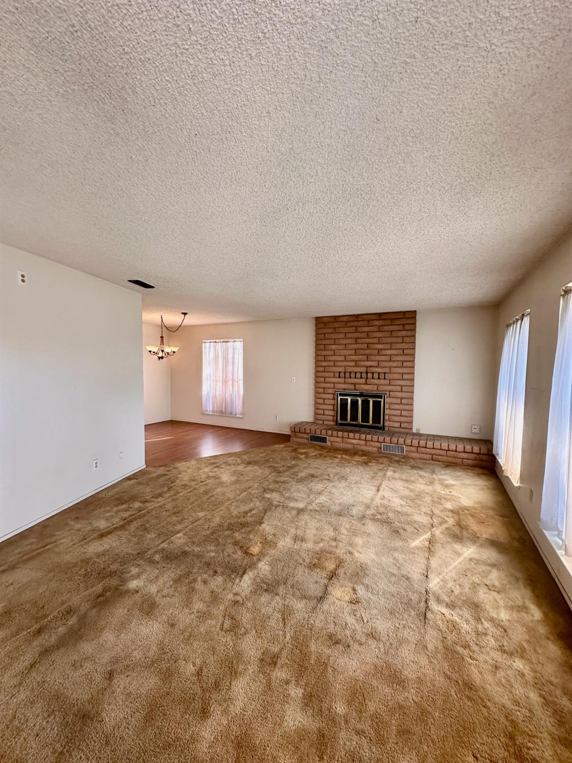 1922 N Dearing Ave, Fresno, CA 93703