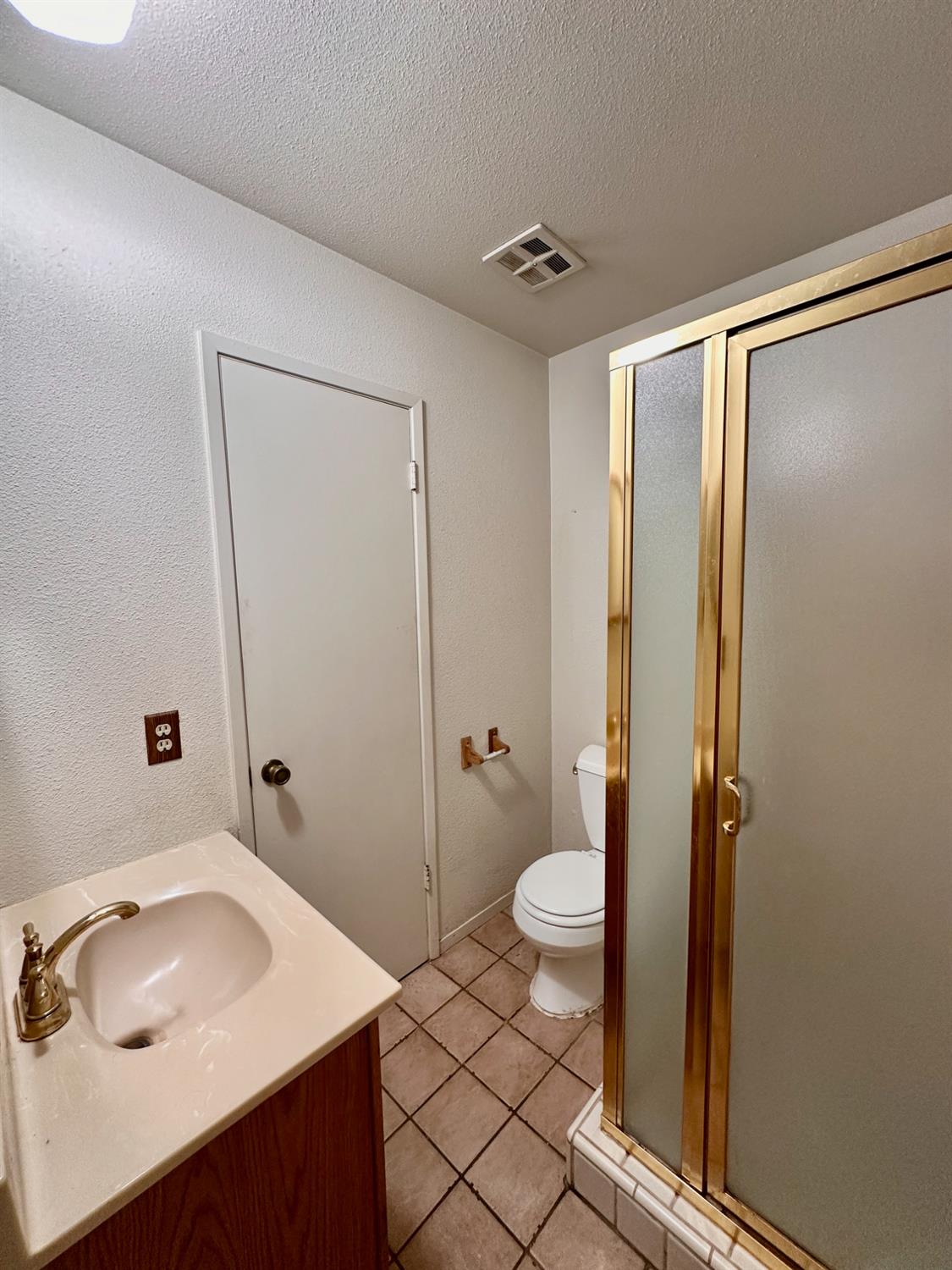 1922 N Dearing Ave, Fresno, CA 93703