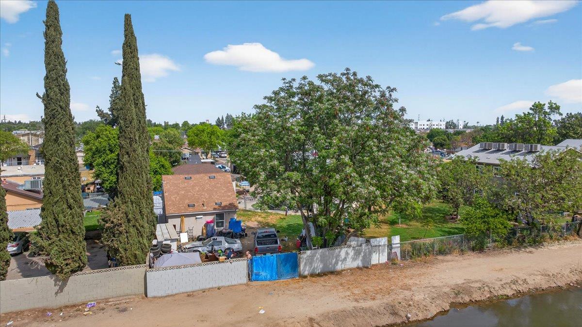 1328 1330 E Fedora Ave, Fresno, CA 93704