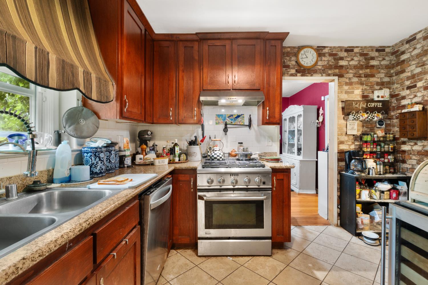 1925 N Arthur Ave, Fresno, CA 93705