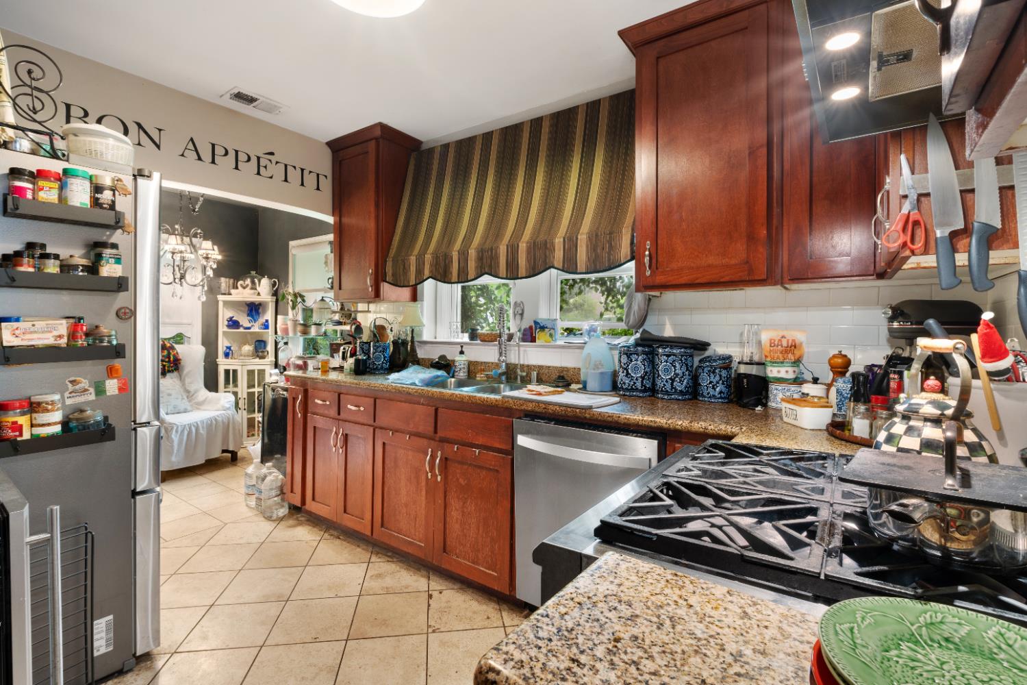 1925 N Arthur Ave, Fresno, CA 93705