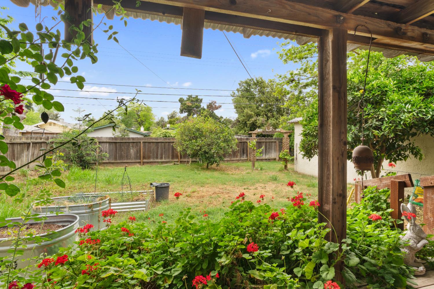 1925 N Arthur Ave, Fresno, CA 93705