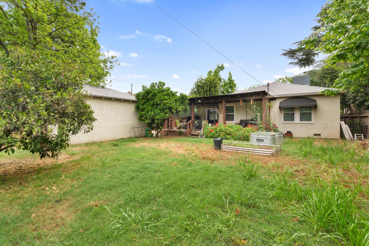 1925 N Arthur Ave, Fresno, CA 93705