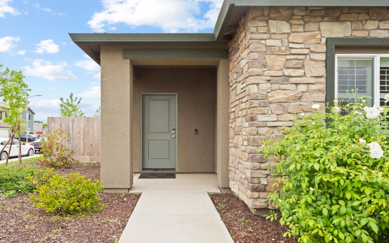 969 S Kandarian Ct, Fowler, CA 93625