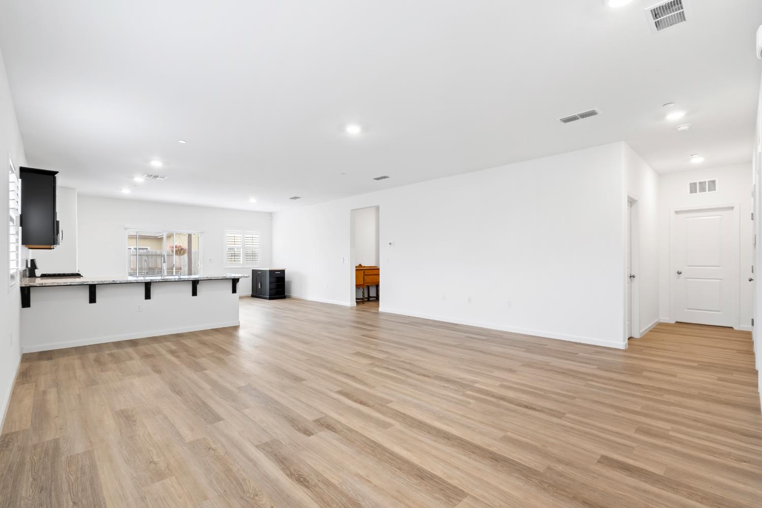 969 S Kandarian Ct, Fowler, CA 93625