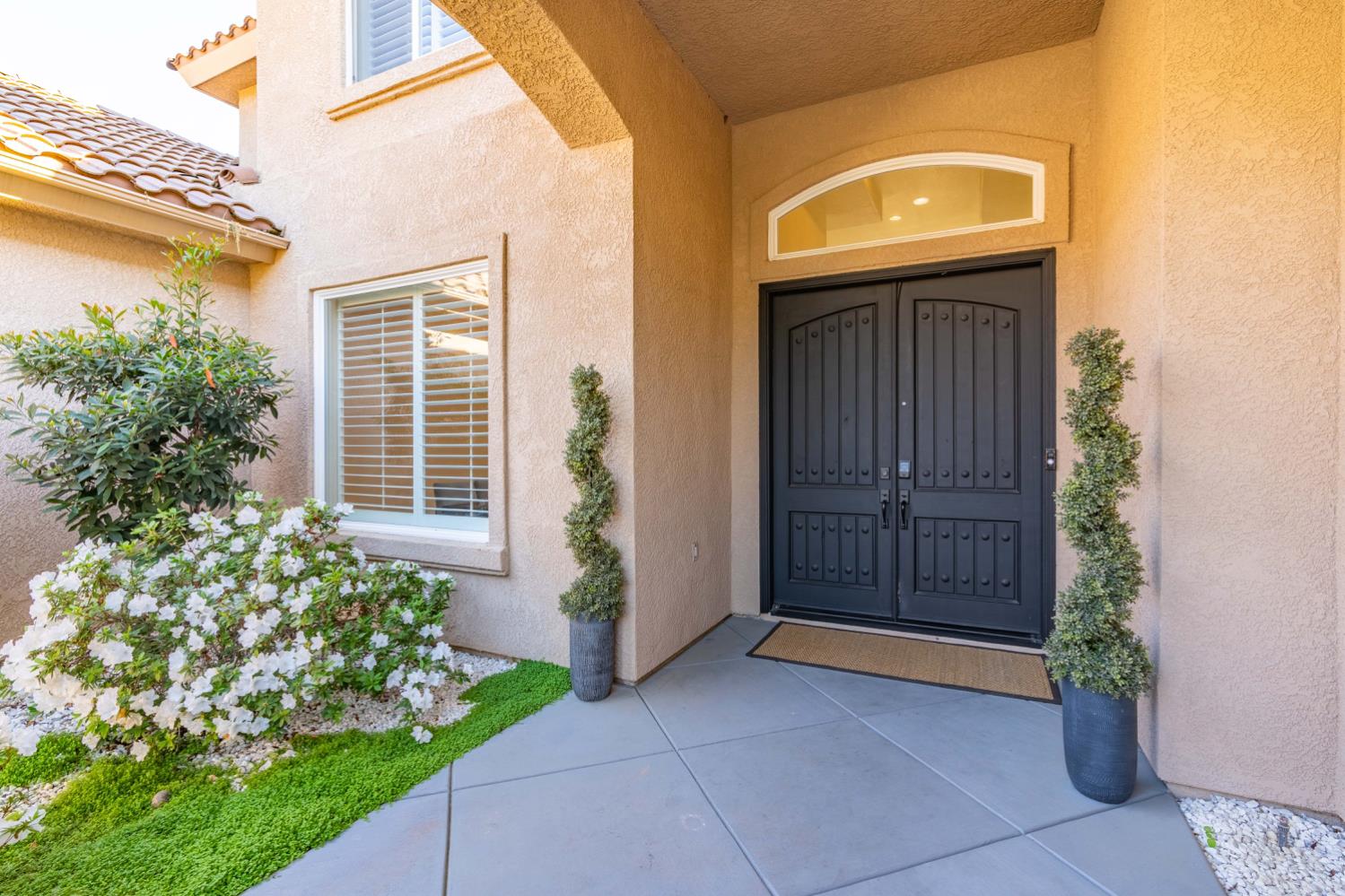 1103 E Newhall Dr, Fresno, CA 93720