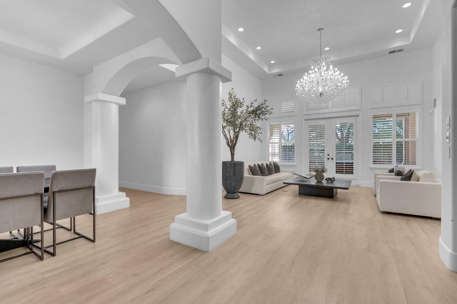 1103 E Newhall Dr, Fresno, CA 93720