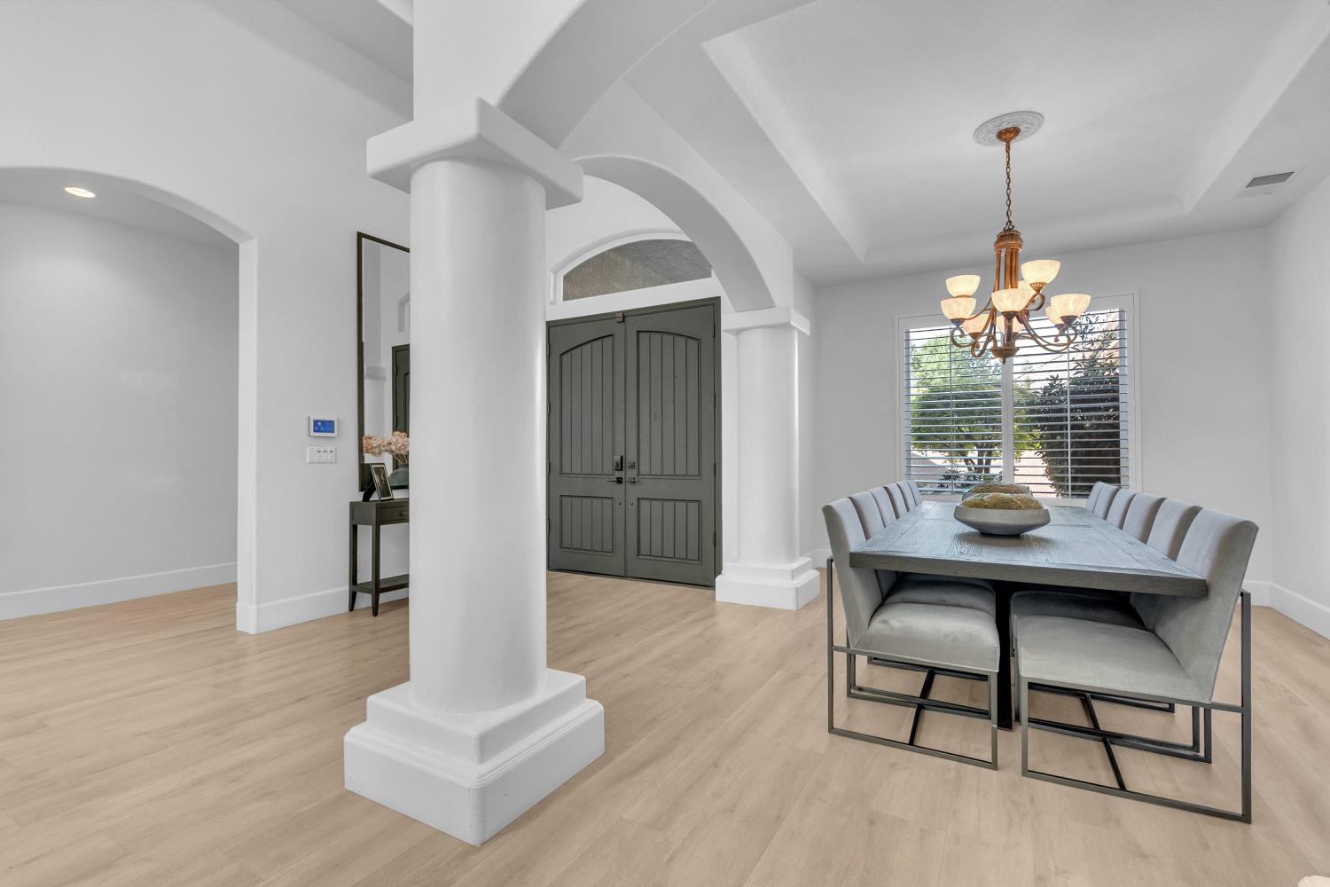 1103 E Newhall Dr, Fresno, CA 93720