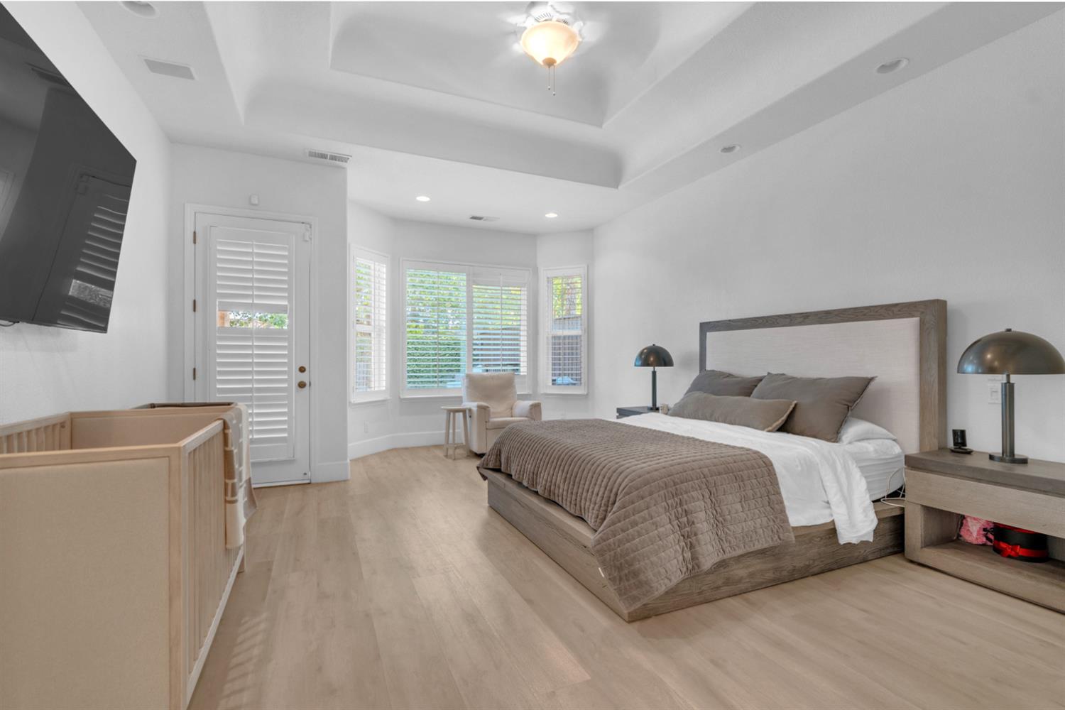 1103 E Newhall Dr, Fresno, CA 93720