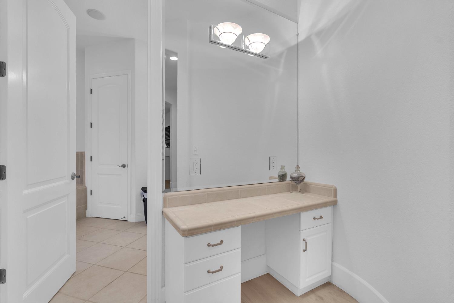 1103 E Newhall Dr, Fresno, CA 93720