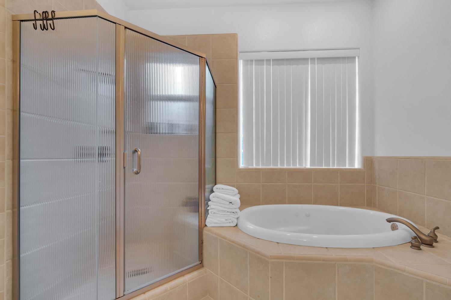 1103 E Newhall Dr, Fresno, CA 93720