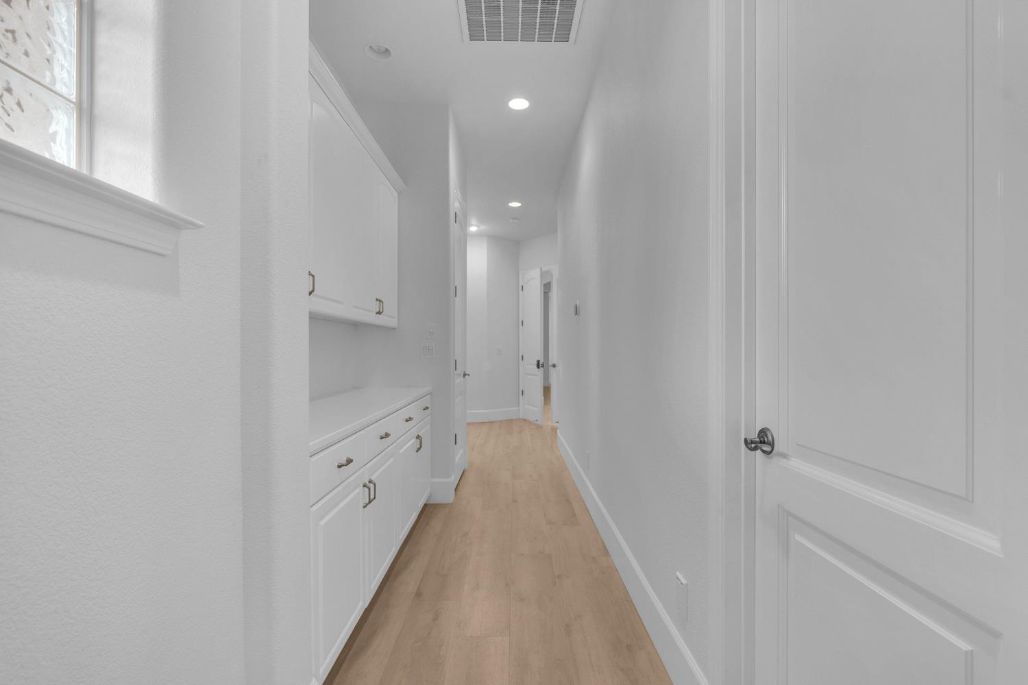 1103 E Newhall Dr, Fresno, CA 93720