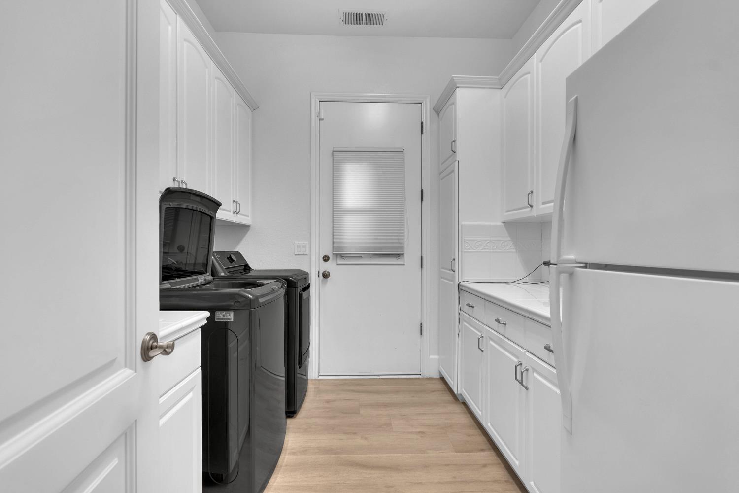 1103 E Newhall Dr, Fresno, CA 93720