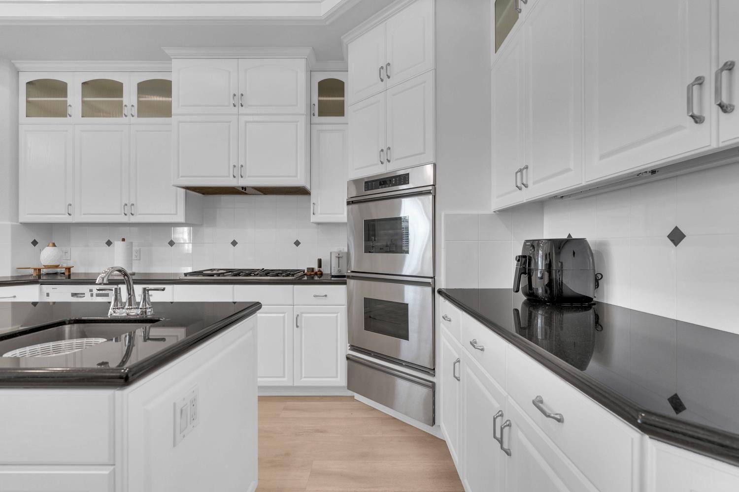 1103 E Newhall Dr, Fresno, CA 93720