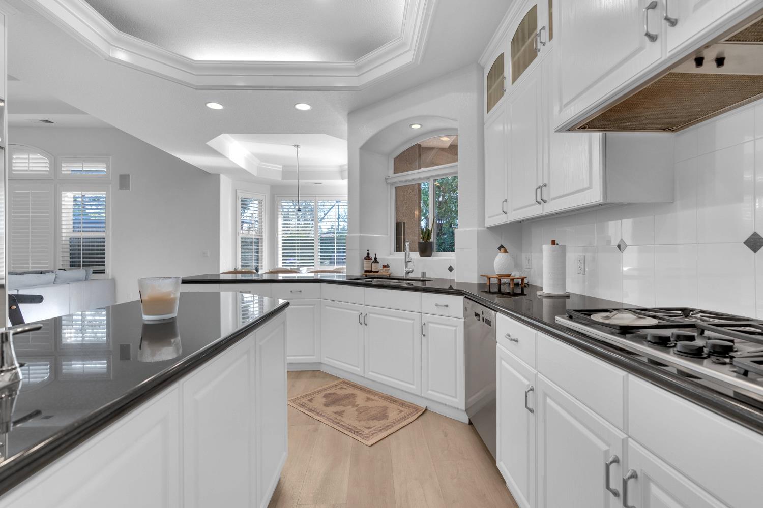 1103 E Newhall Dr, Fresno, CA 93720