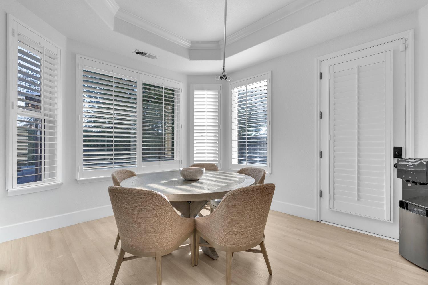 1103 E Newhall Dr, Fresno, CA 93720