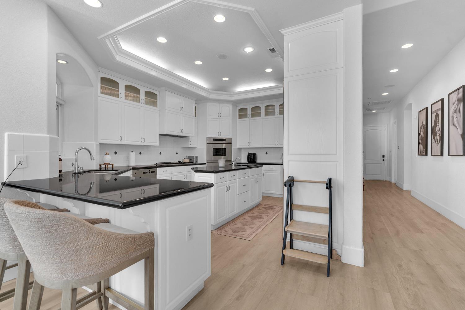 1103 E Newhall Dr, Fresno, CA 93720