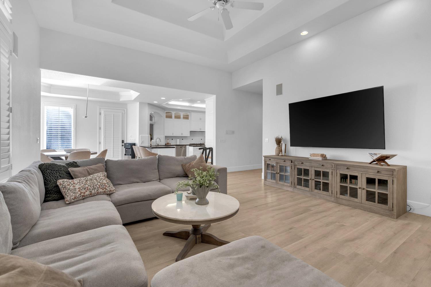 1103 E Newhall Dr, Fresno, CA 93720