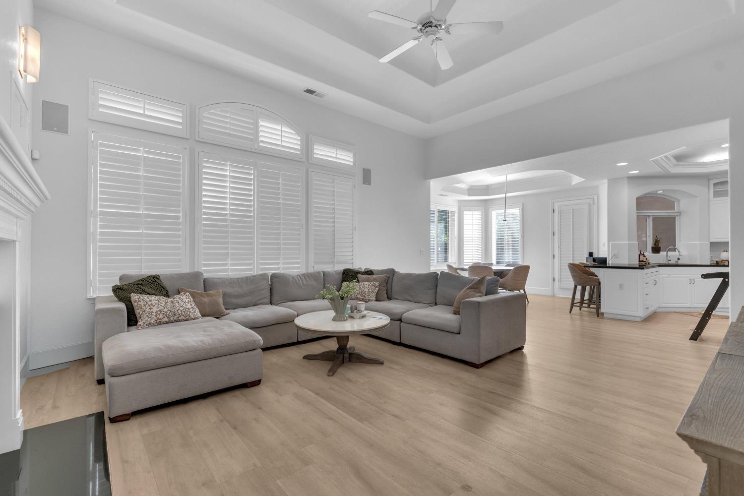 1103 E Newhall Dr, Fresno, CA 93720