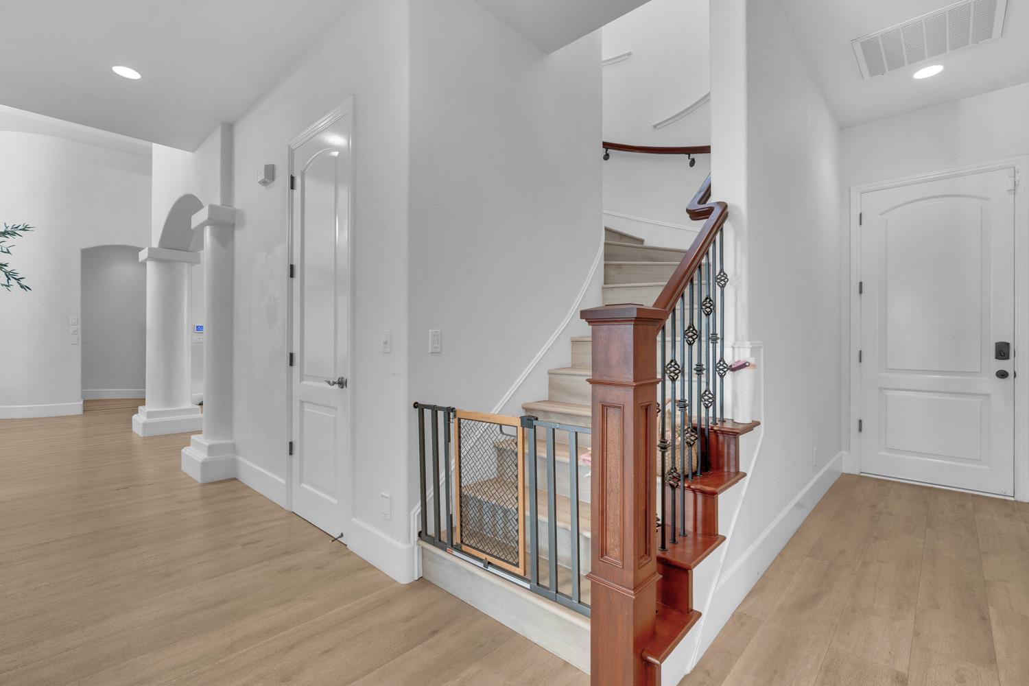 1103 E Newhall Dr, Fresno, CA 93720