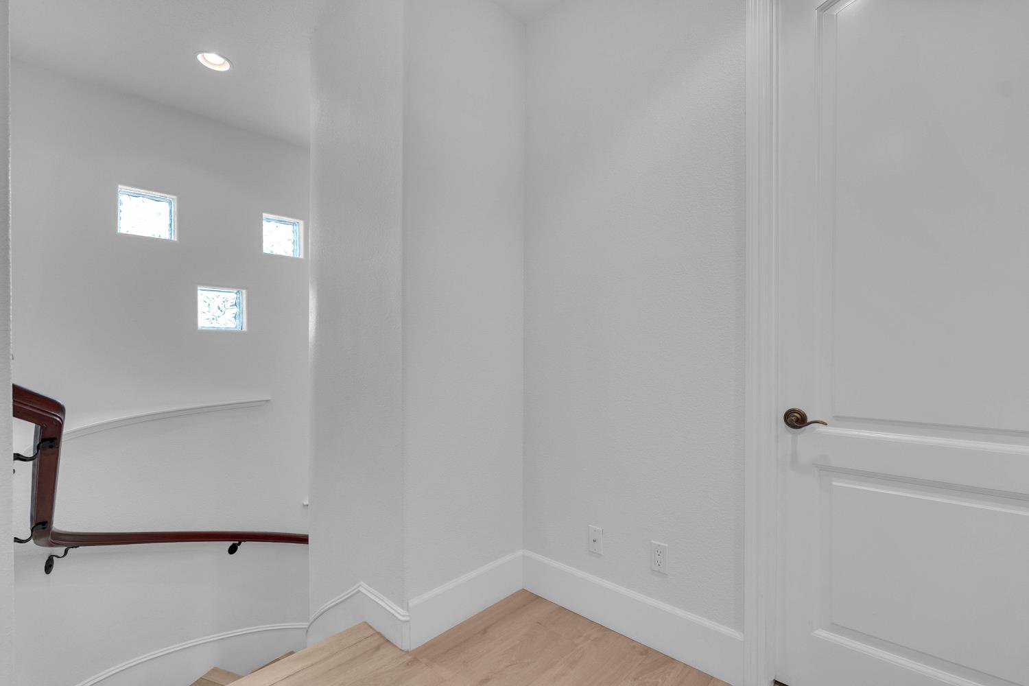 1103 E Newhall Dr, Fresno, CA 93720