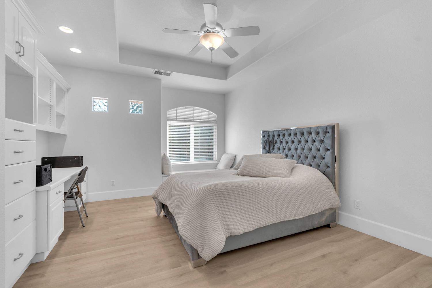 1103 E Newhall Dr, Fresno, CA 93720