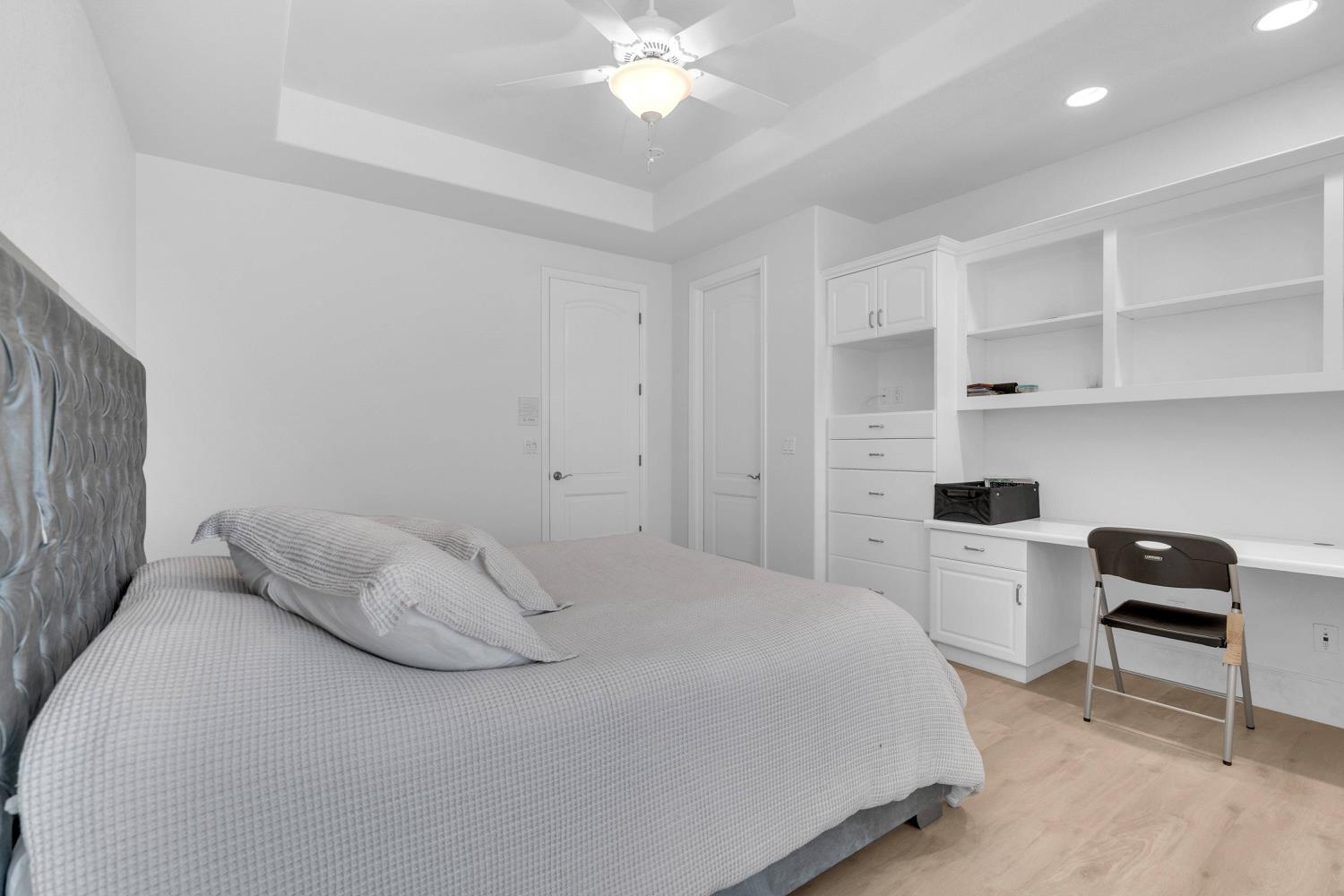 1103 E Newhall Dr, Fresno, CA 93720