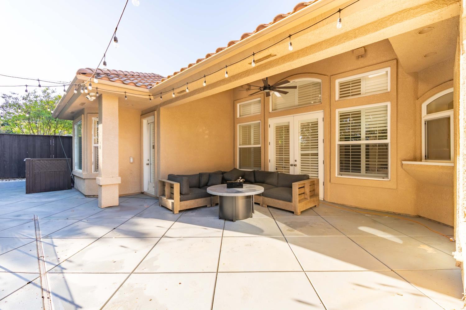 1103 E Newhall Dr, Fresno, CA 93720