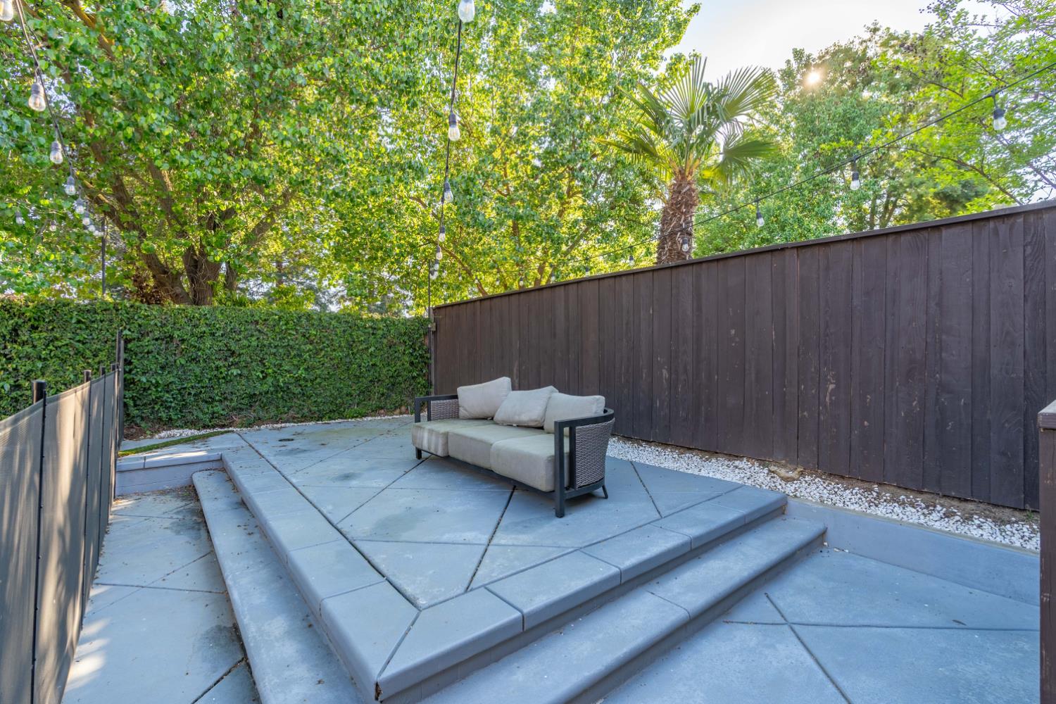 1103 E Newhall Dr, Fresno, CA 93720