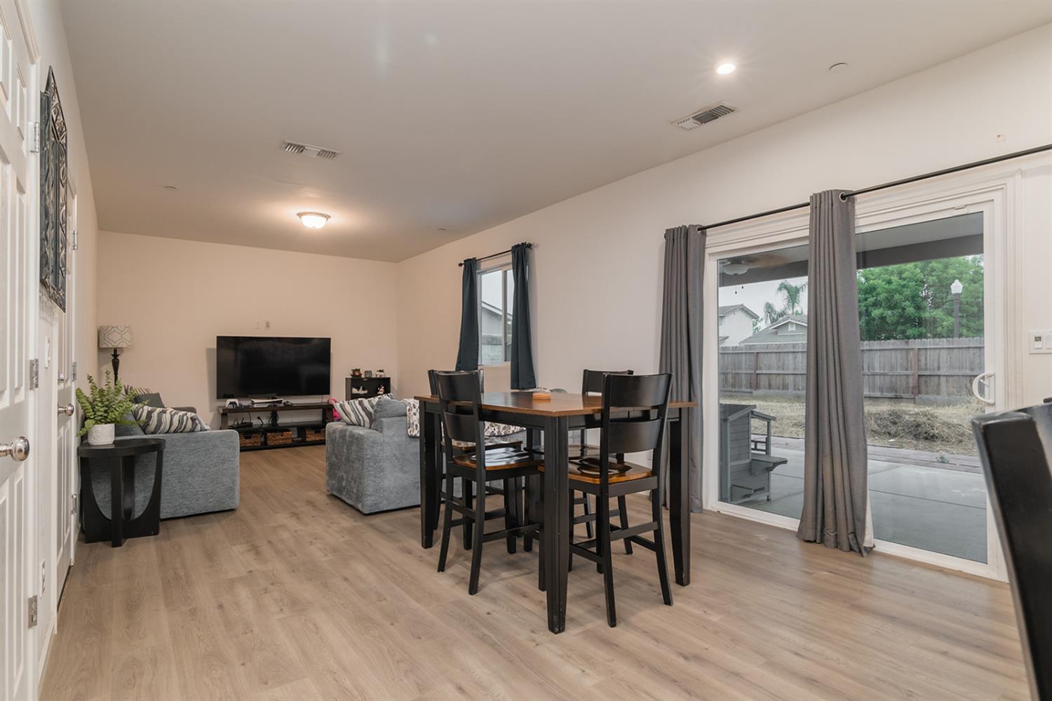 1945 E Gum Ave, Reedley, CA 93654