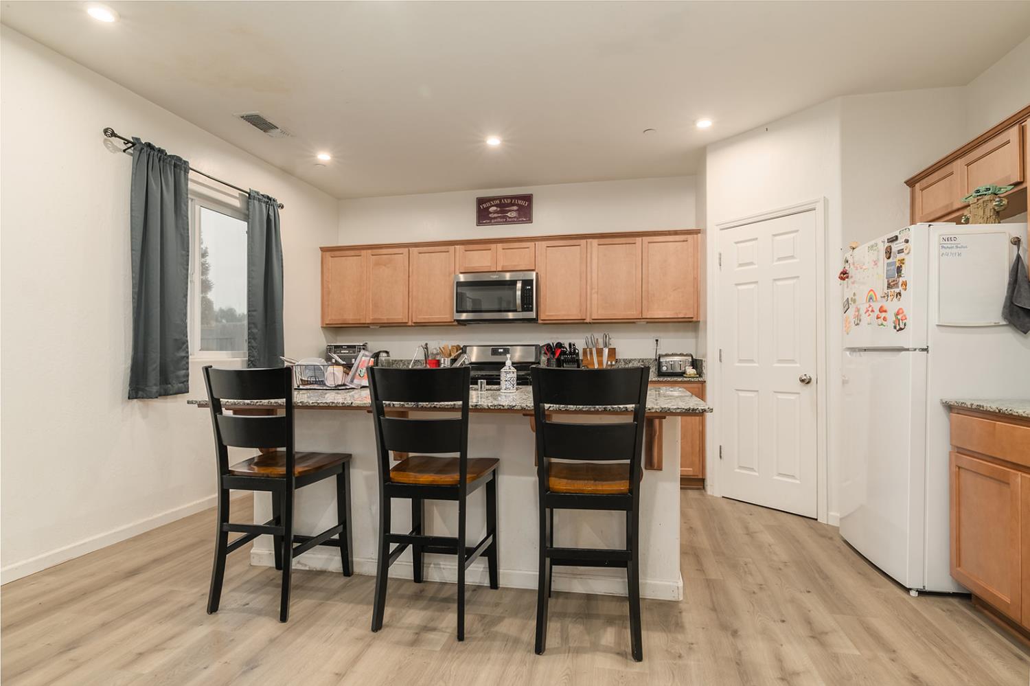 1945 E Gum Ave, Reedley, CA 93654