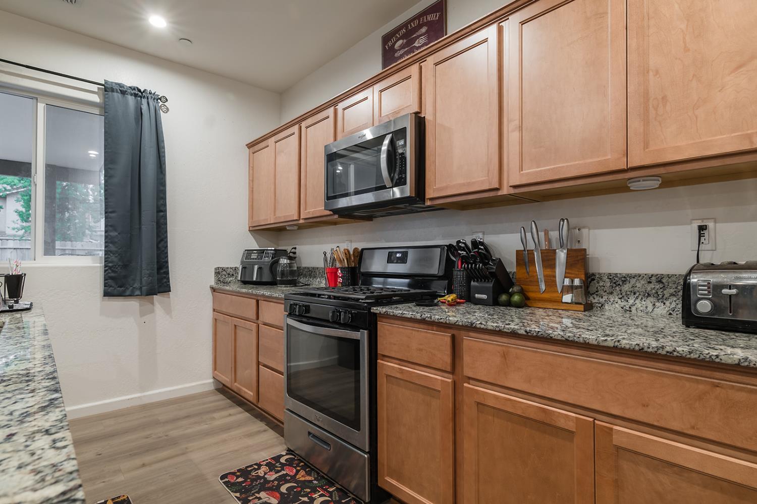 1945 E Gum Ave, Reedley, CA 93654