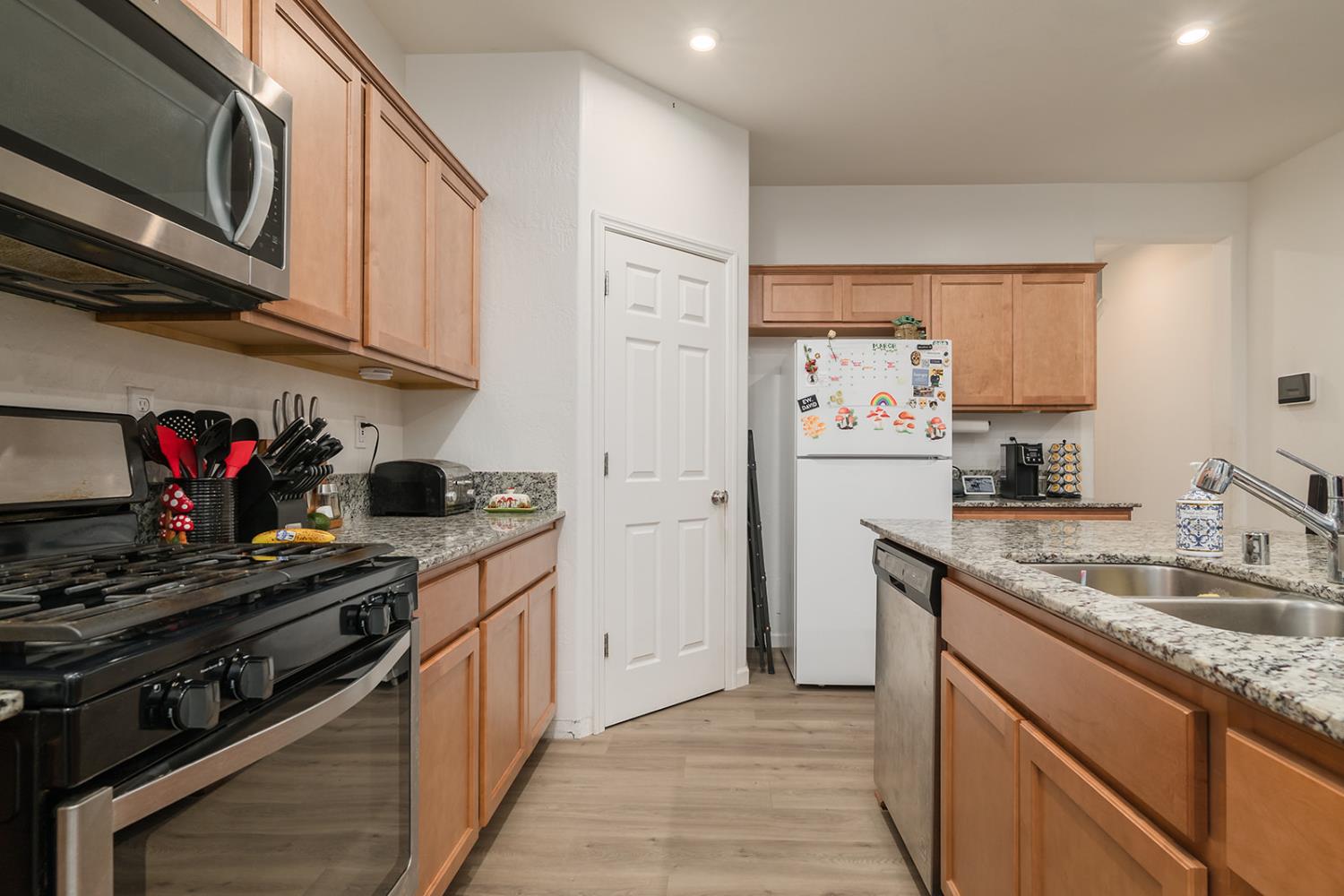 1945 E Gum Ave, Reedley, CA 93654