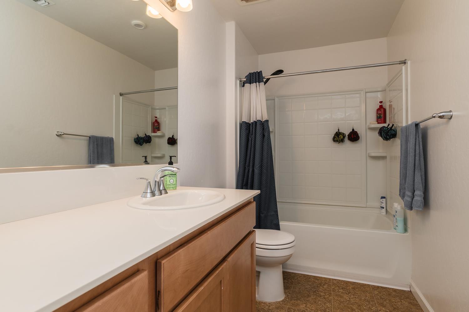 1945 E Gum Ave, Reedley, CA 93654