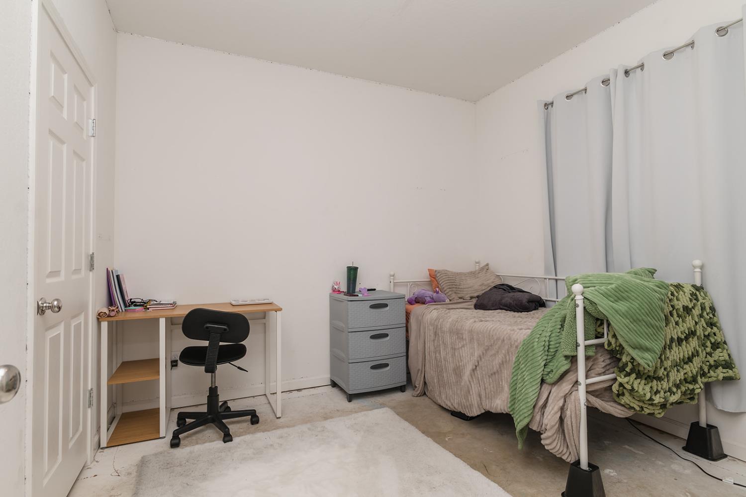 1945 E Gum Ave, Reedley, CA 93654