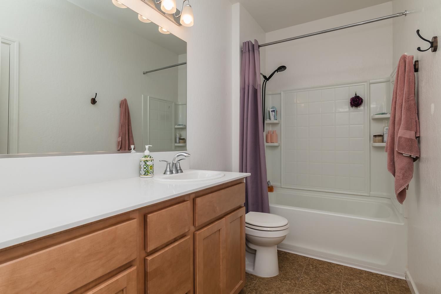 1945 E Gum Ave, Reedley, CA 93654