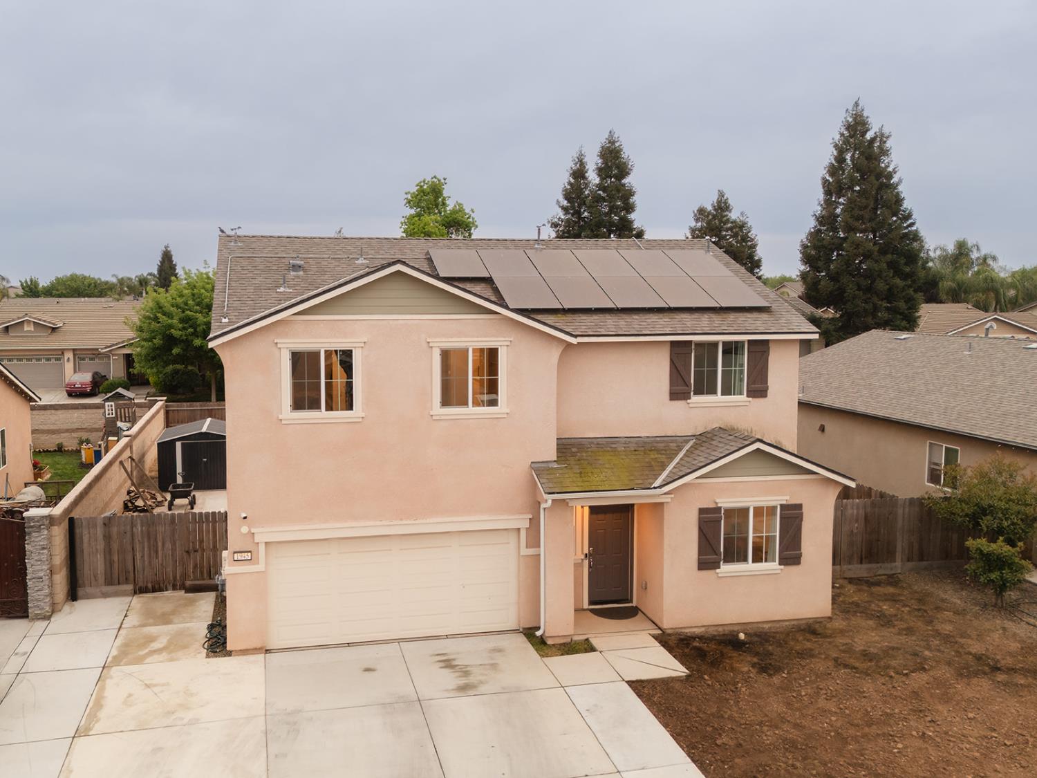 1945 E Gum Ave, Reedley, CA 93654