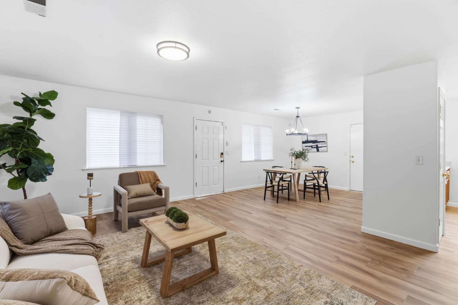 1588 Michoacan Ct, Madera, CA 93638