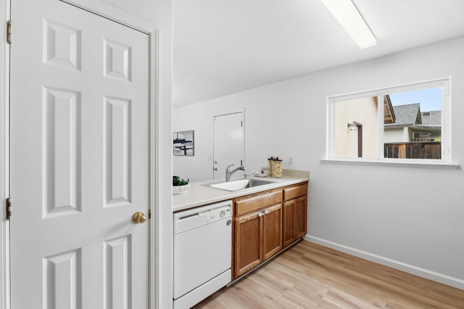 1588 Michoacan Ct, Madera, CA 93638