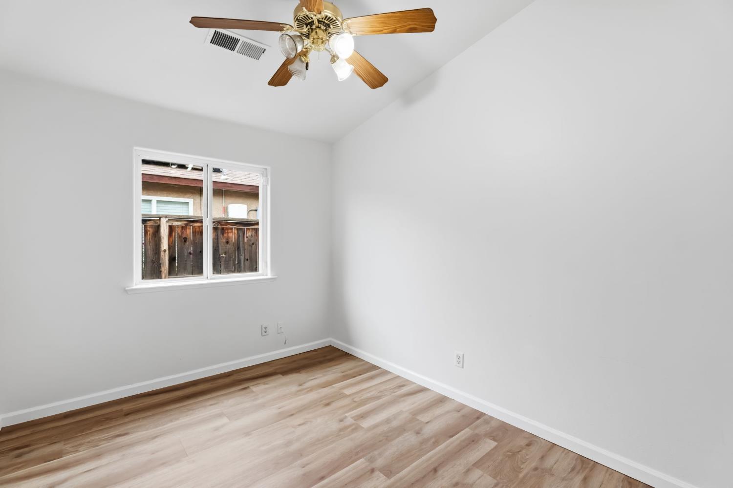 1588 Michoacan Ct, Madera, CA 93638