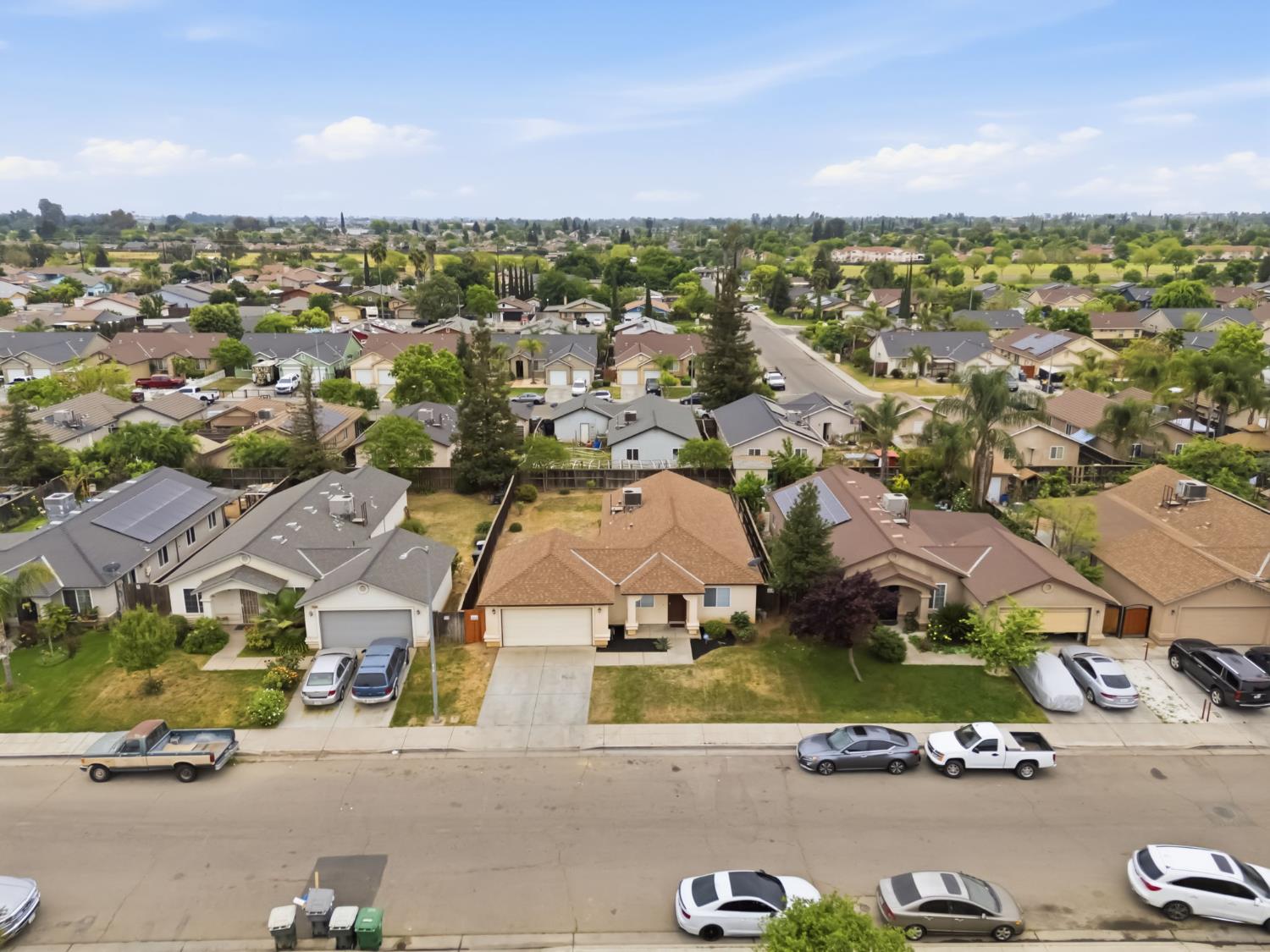 1588 Michoacan Ct, Madera, CA 93638